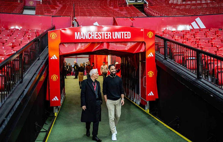 HLV Amorim tham quan Old Trafford, tìm hiểu văn hóa chiến thắng của MU - 12