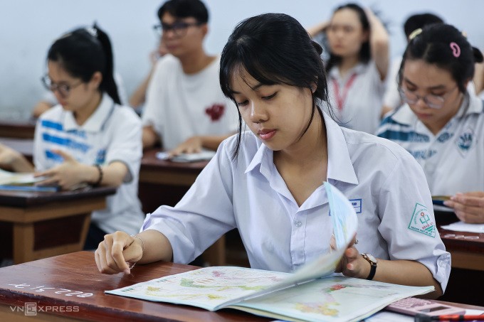 Thí sinh dự thi đánh giá năng lực tại trường Đại học Khoa học Tự nhiên TP HCM, tháng 4. Ảnh: Quỳnh Trần