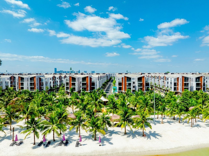 Tứ Lập Ánh Dương tọa lạc bên Vịnh biển 4 mùa Paradise Bay - quần thể tiện ích duy nhất tại miền Bắc có biển tắm được mùa đông, đem đến chất sống nghỉ dưỡng “Bốn mùa bên biển” chưa từng có.