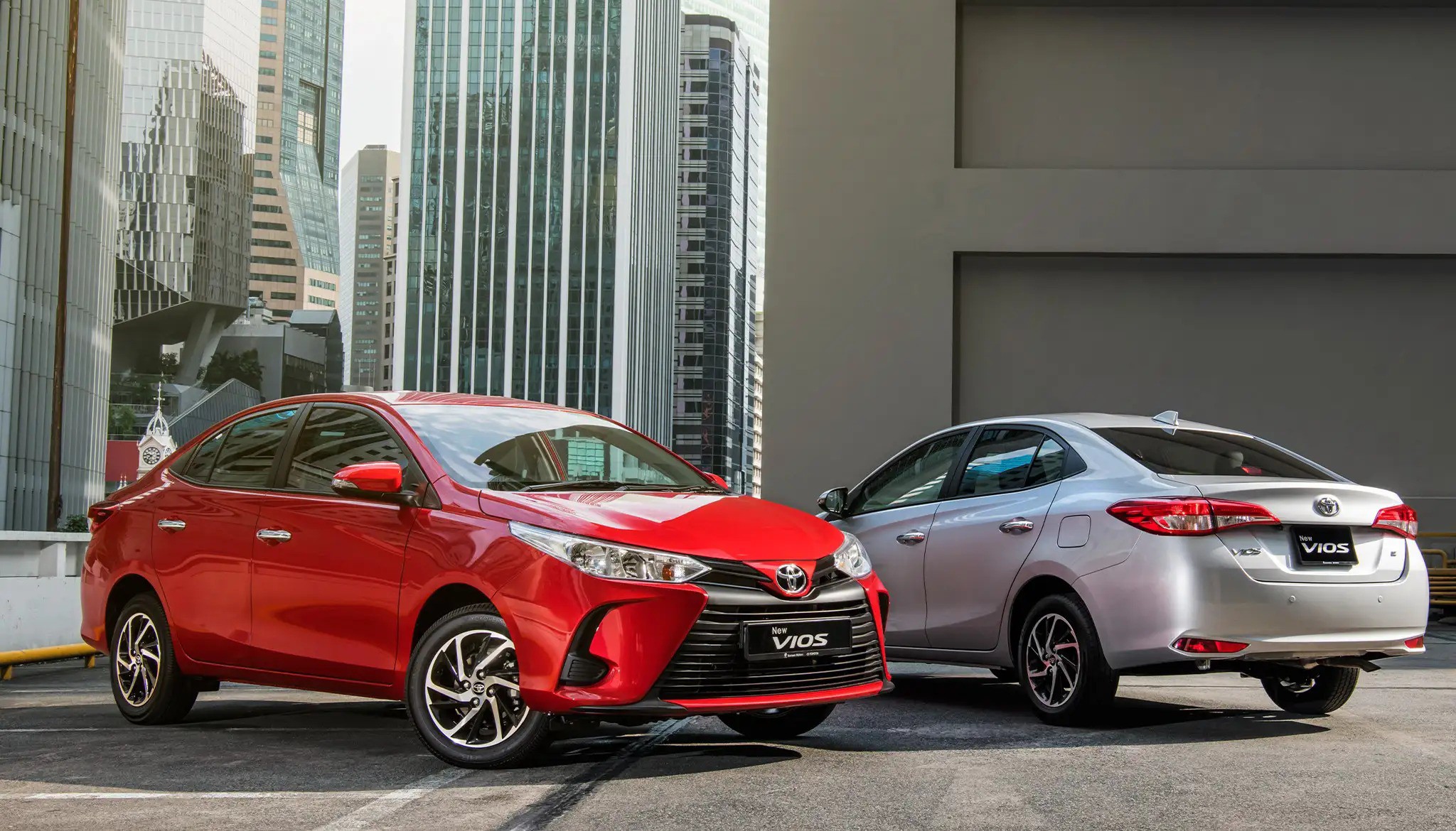 So sánh 2 phiên bản số tự động của  Toyota Vios có gì khác biệt?