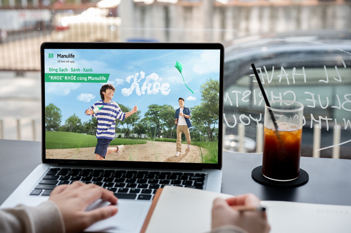 Với nhiều quà tặng hấp dẫn trị giá lên đến gần 300 triệu đồng, thử thách “Khoe Khỏe” cùng Manulife hiện được nhiều người tham gia trên mạng xã hội.