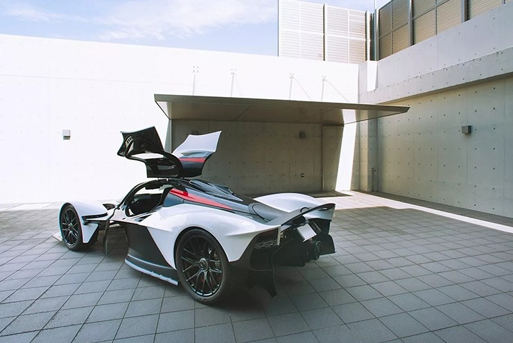 Siêu phẩm triệu USD Aston Martin Valkyrie lên sàn đấu giá - 4