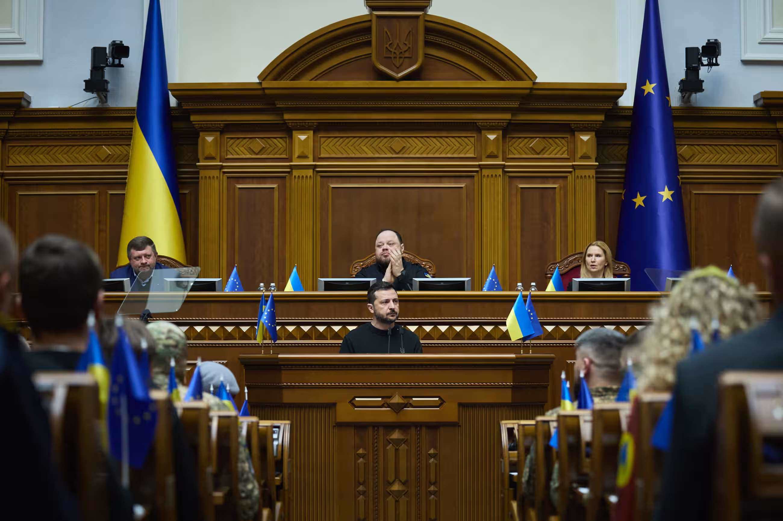 Tổng thống Ukraine Zelensky phát biểu trước Quốc hội Ukraine hôm 19/11 (ảnh: AFP)