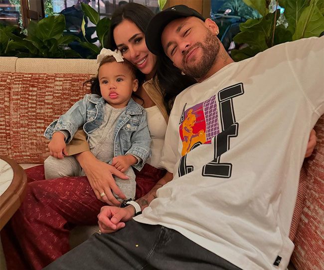 Neymar mới nối lại tình xưa với Biancardi và cùng chăm sóc con gái chung, Mavie. Ảnh: Instagram Neymar