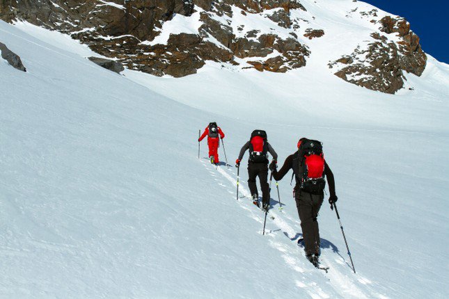 Du khách trượt tuyết tại Val Thorens.