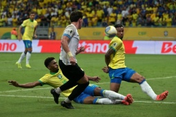 Video bóng đá Brazil - Uruguay: 2 bàn sút xa đẳng cấp (Vòng loại World Cup)