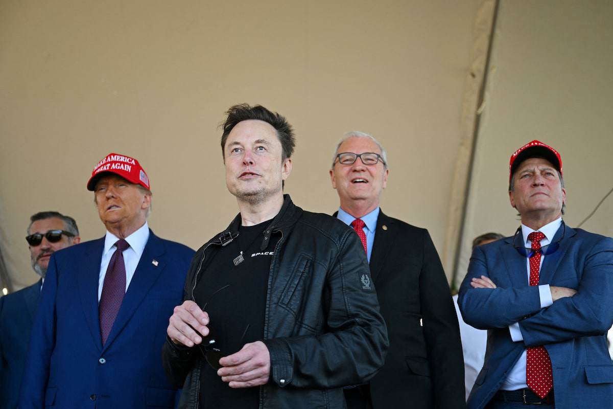 Ông Trump xem tỷ phú Elon Musk phóng tên lửa mạnh nhất thế giới từ Texas