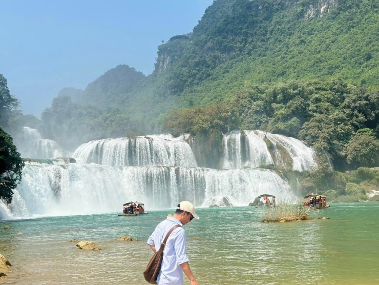Thác Bản Giốc đẹp tựa như bức tranh thủy mặc.