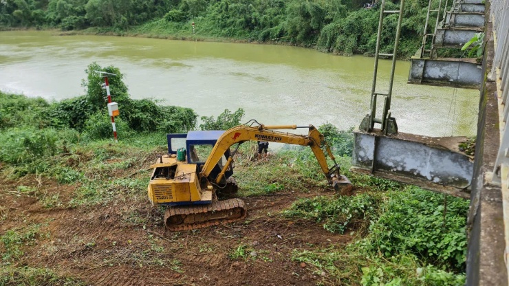 Tìm thấy xe chở rác nhưng chưa có dấu vết nạn nhân