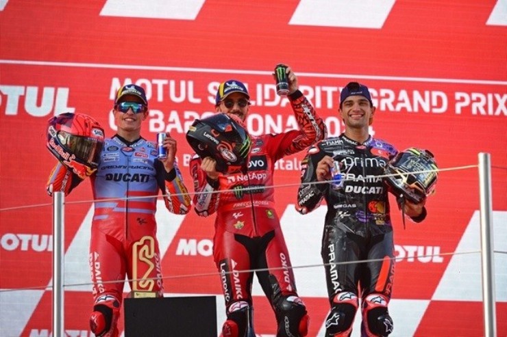 Podium tại Barcelona với 3 nhà vô địch MotoGP