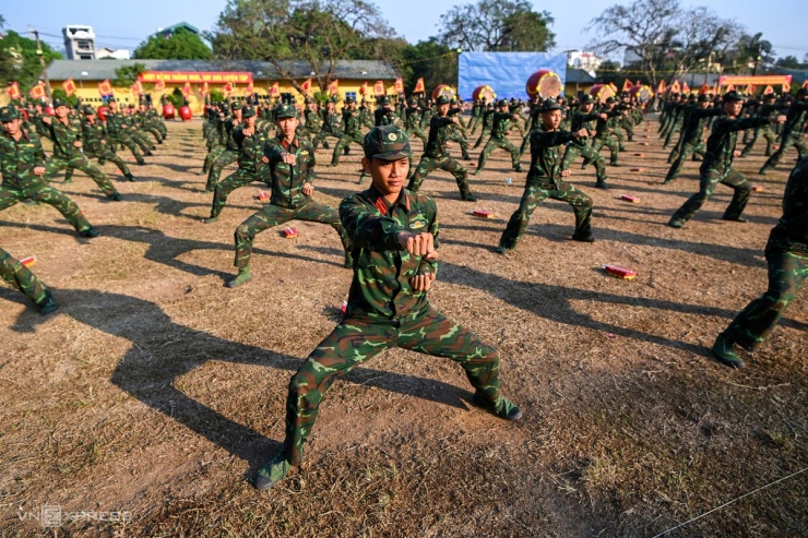 Trình diễn đặc sắc tại triển lãm Quốc phòng quốc tế Việt Nam 2024: Đội hình quân khuyển và đặc công biểu diễn ấn tượng