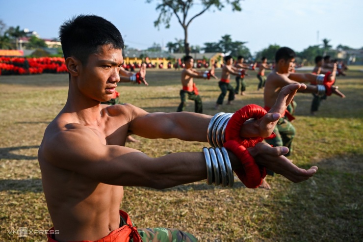 Trình diễn đặc sắc tại triển lãm Quốc phòng quốc tế Việt Nam 2024: Đội hình quân khuyển và đặc công biểu diễn ấn tượng