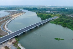 Các cây cầu tỷ đô ở miền Trung và Tây Nguyên trở thành "bãi đậu xe" vì thiếu đường dẫn
