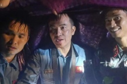 Tôn vinh phi công anh hùng trên máy bay Yak-130 với Huân chương Bảo vệ Tổ quốc