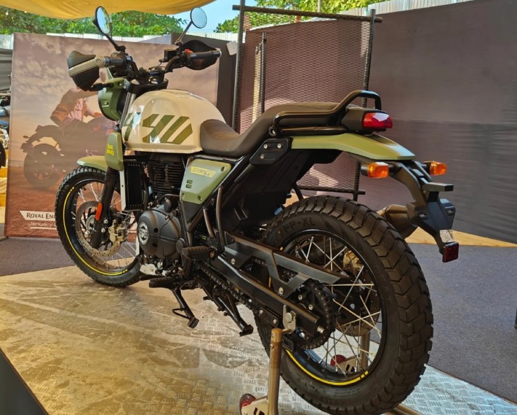 Trình làng 2025 Royal Enfield Scram 440 màu xanh quân sự, đẹp hút mắt - 7