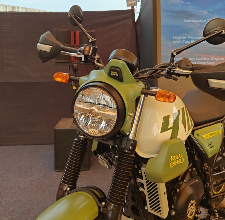 Trình làng 2025 Royal Enfield Scram 440 màu xanh quân sự, đẹp hút mắt - 1