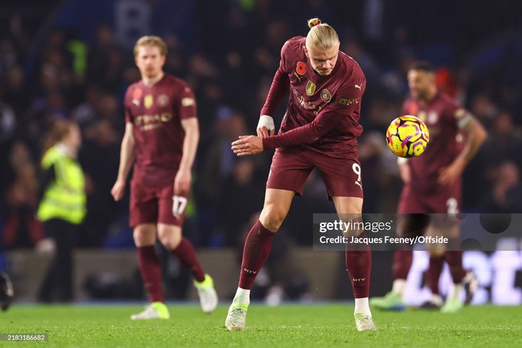 Man City gặp đôi chút thất thế so với Liverpool