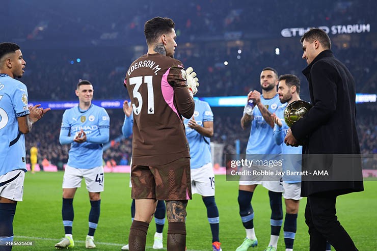 Man City chưa thể tìm ra phương án thay thế Rodri