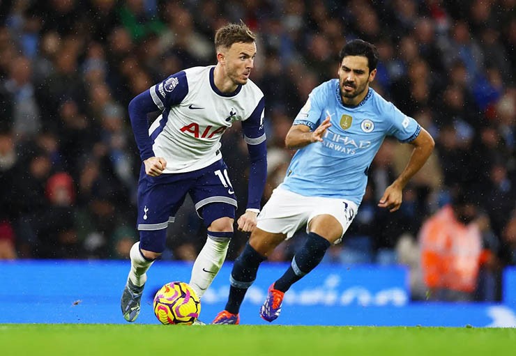 Maddison (áo trắng) lập cú đúp trước Man City