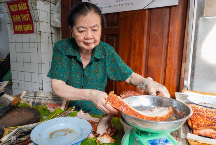 Hàng thịt quay hơn 70 năm ở phố cổ Hà Nội - 4