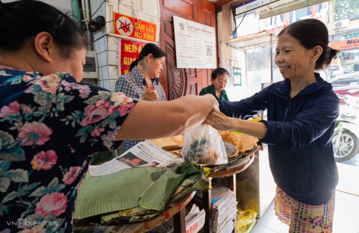 Hàng thịt quay hơn 70 năm ở phố cổ Hà Nội - 8