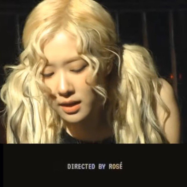 MV Number one girl do Rosé đạo diễn.