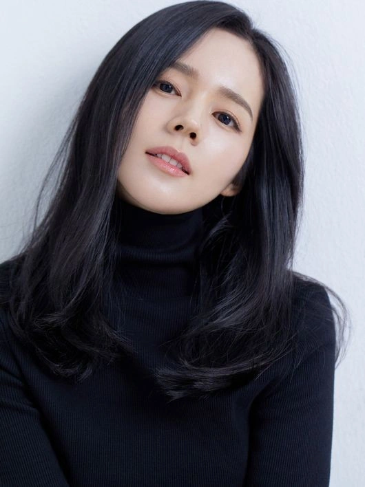 Han Ga In là ngôi sao thế hệ 8X xinh đẹp của màn ảnh xứ Hàn. Cô&nbsp;sở hữu chiếc mũi tự nhiên đẹp hoàn hảo và khiến nhiều người mơ ước.