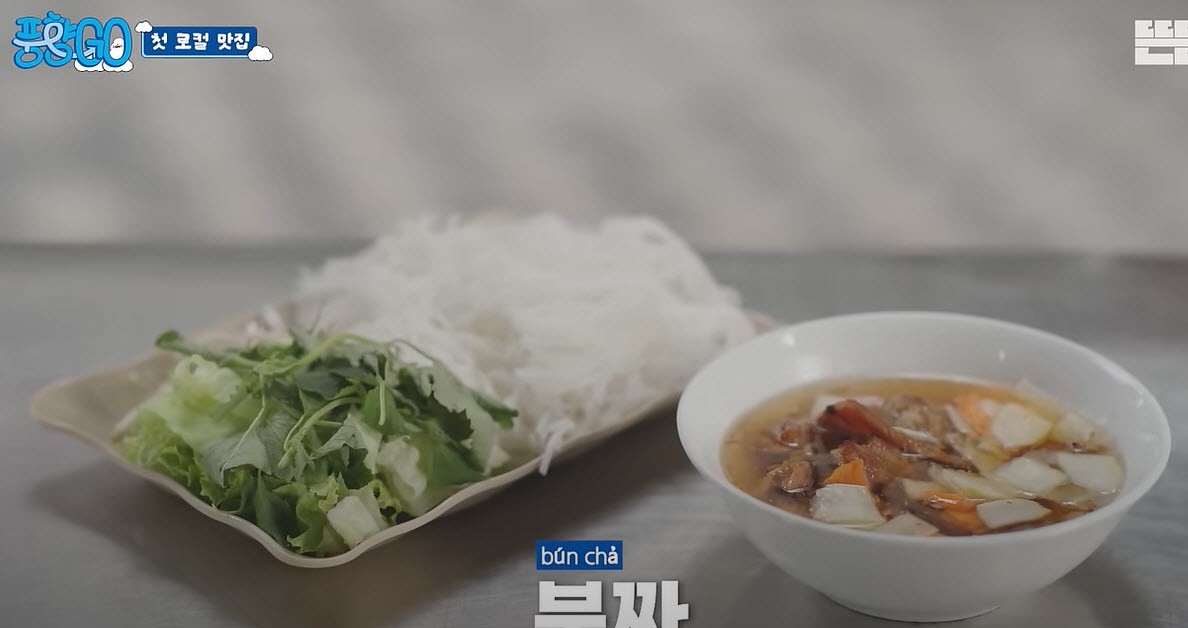 Dàn sao Hàn đổ bộ Hà Nội, tấm tắc khen món ăn Việt - 9