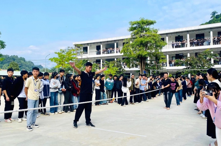 Nói không với điện thoại, học sinh Nghệ An trở về tuổi thơ với nhảy dây, đá cầu - 7