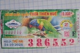 Vé số "đen" vẫn lạc lối tiền tỷ vì vết rách "tí tẹo
