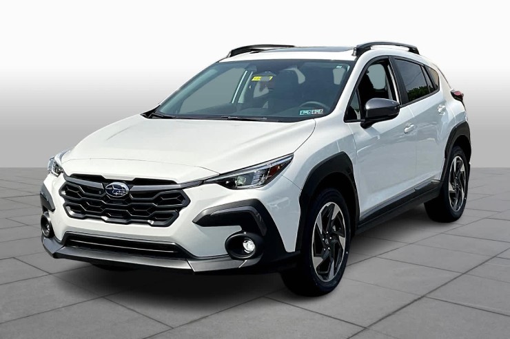 2. Subaru Crosstrek Limited cơ sưu điểm ở hệ thống vận hành, khả năng chạy đa địa hình và đường dài cực tốt nhờ khả năng tiết kiệm xăng cao. Subaru Crosstrek được phân phối tại thị trường Việt Nam với 2 phiên bản khác nhau: Crosstrek 2.0 i-S EyeSight và Crosstrek e-BOXER Hybrid, với giá niêm yết lần lượt là 1,098 tỷ đồng và 1,268 tỷ đồng.