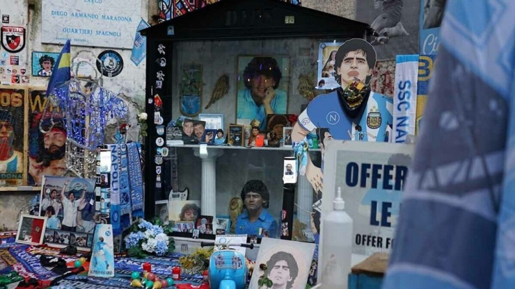 Maradona hiện diện ở khắp mọi nơi trong thành phố Napoli.