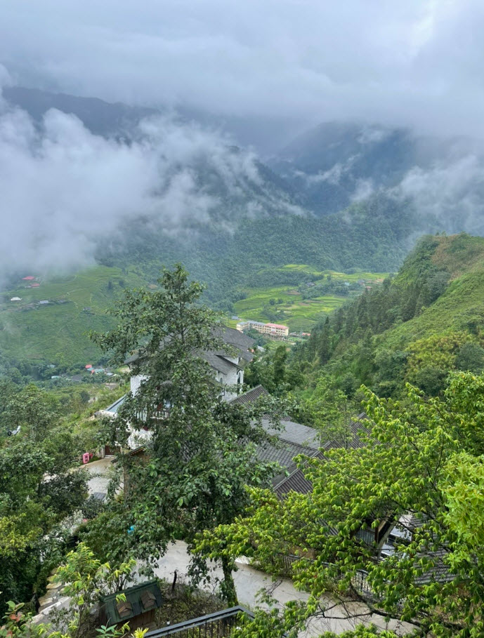 Khách Hàn du lịch Sapa, sung sướng tận hưởng bữa sáng view triệu đô - 1