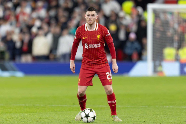 Robertson phạm lỗi dẫn tới penalty trong 2 trận gần nhất của Liverpool