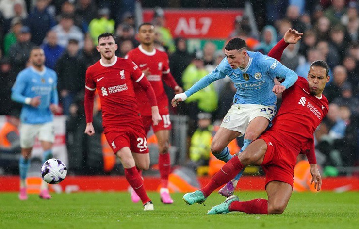 Liverpool và Man City đang trong tình thế trái ngược nhau