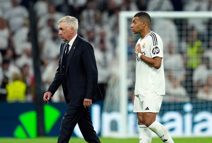 HLV Ancelotti chưa thể tìm ra phương án tối ưu với&nbsp;Mbappe trong đội hình