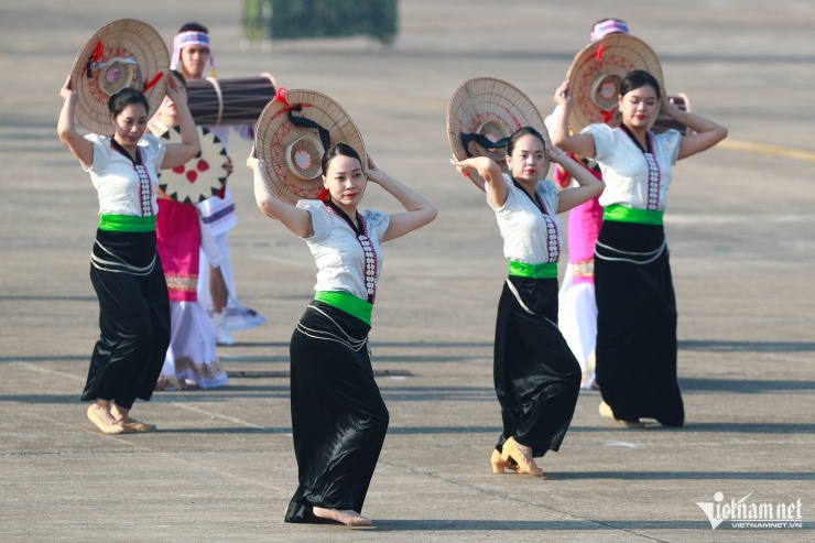 Triển lãm Quốc phòng Quốc tế Việt Nam lần thứ 2 chuẩn bị khai mạc: Hùng tráng, ấn tượng