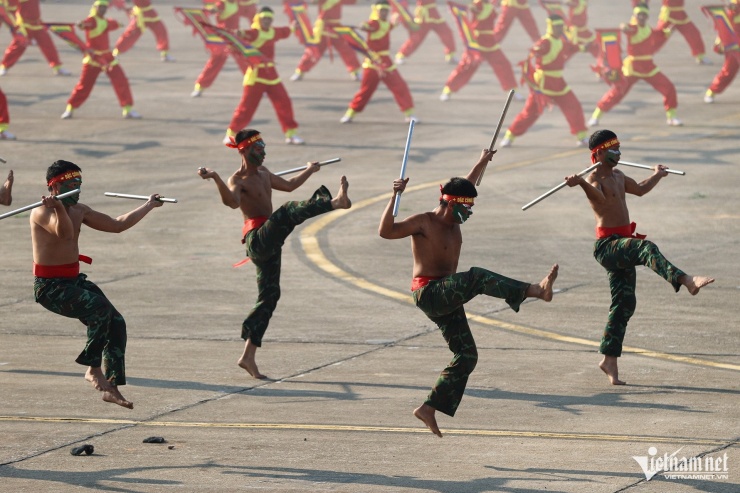 Triển lãm Quốc phòng Quốc tế Việt Nam lần thứ 2 chuẩn bị khai mạc: Hùng tráng, ấn tượng