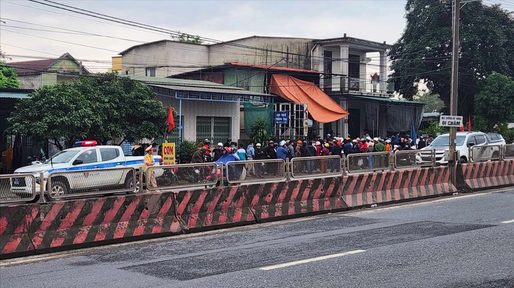 Người phụ nữ nghi mất tích trên sông nhưng thi thể được tìm thấy trong phòng trọ, cửa bị khóa ngoài. Ảnh: BT