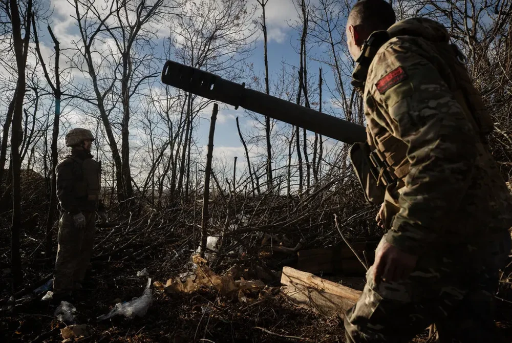 Lính Ukraine chiến đấu ở TP Pokrovsk (tỉnh Donetsk). Ảnh: THE NEW YORK TIMES