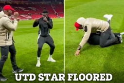 "Quái thú MMA" Ngannou quật ngã thủ môn Onana tại Old Trafford