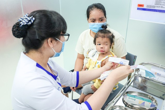 Tiêm vaccine là biện pháp hữu hiệu để phòng ngừa bệnh sởi. Ảnh: TL.