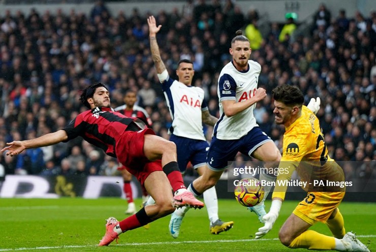 Fulham không hề tỏ thái độ e sợ Tottenham