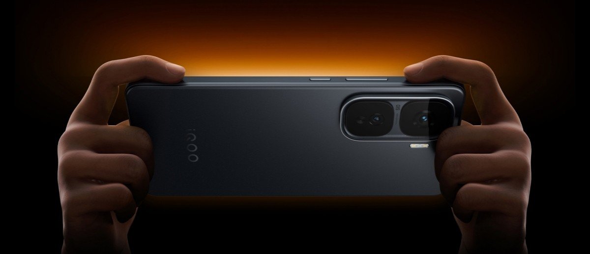 Both Vivo iQOO Neo10 phones feature a 50MP primary camera.