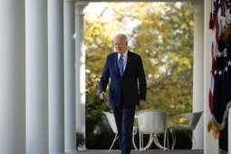 CNN: Ông Trump hưởng lợi sau khi ông Biden ký lệnh ân xá cho con trai