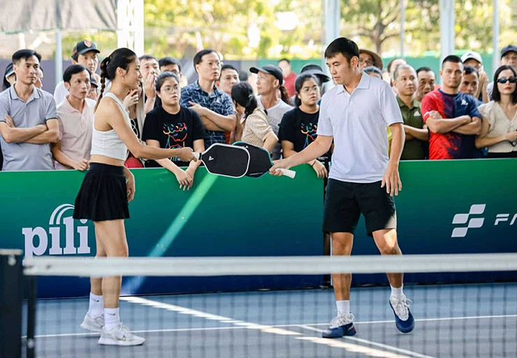 Hoàng Nam và vợ dành nhiều thời gian cho pickleball, vì thế thứ hạng ATP của anh đang rơi tự do