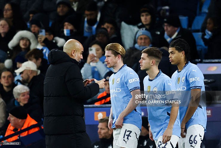 HLV Guardiola mâu thuẫn với De Bruyne?