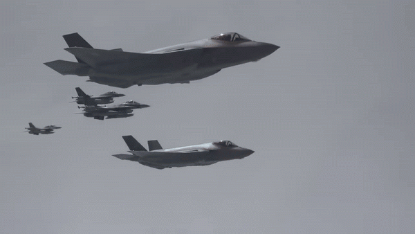 Thổ Nhĩ Kỳ gây sốc khi mua tiêm kích F-35: Không phải 6 mà là 40 chiếc - 1