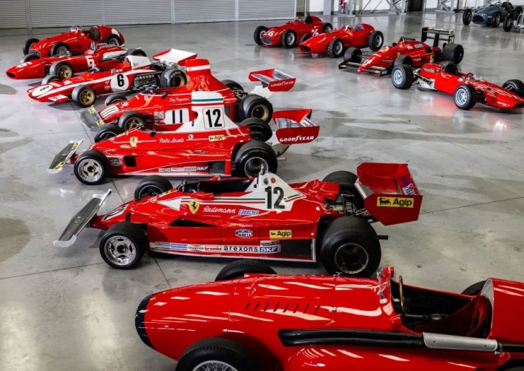 Một số chiếc từng được những nhà cựu vô địch thế giới như Michael Schumacher, Mike Hawthorn, Niki Lauda, Nelson Piquet và Carlos Pace lái.