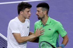 "Tí hon quật ngã khổng lồ" tennis 2024: Djokovic và Alcaraz chung niềm đau